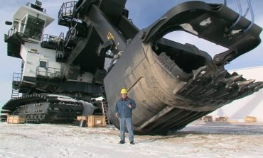 Industrial sized large excavator for mining