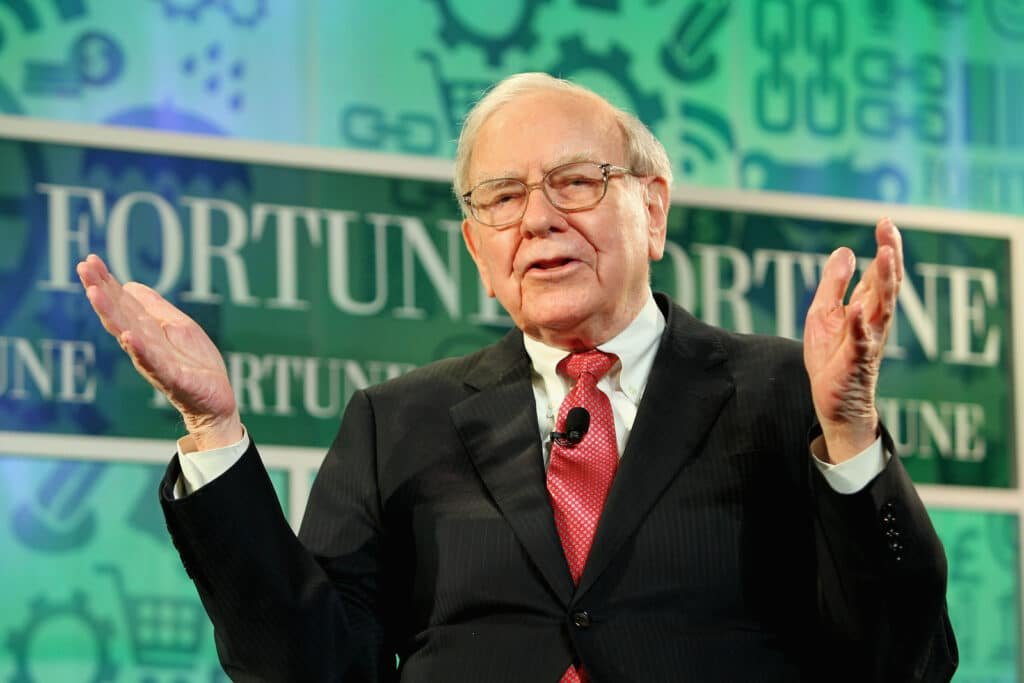 Warren Buffet in front of Fortune